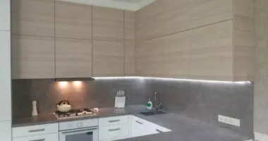 Как крепится фальшпанель для кухни под потолок